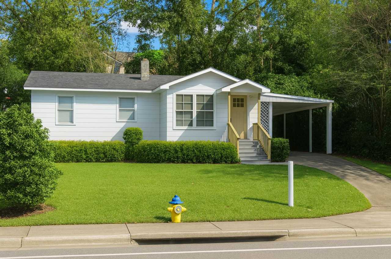 Recently Updated 2 Bedroom House Near Florida State – Pet Friendly!