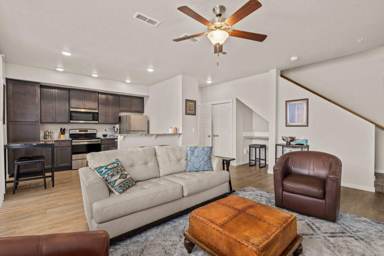 Beautiful Home in Garden City!