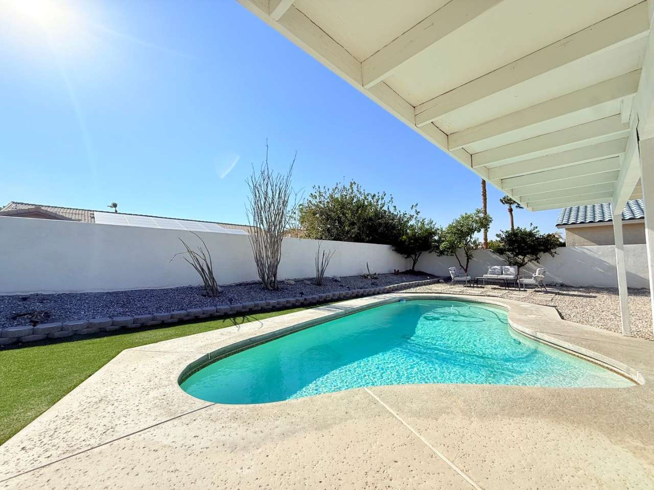 AVAILBLE NOW! 3 Bedroom 2 Bathroom Chic Furnished or Unfurnished Pool Home