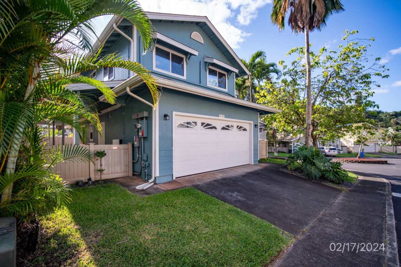Available 7/29 3-bdrm, 2.5-bath, 2-car garage single family home in Woodcreek in Launani Valley (Mililani)