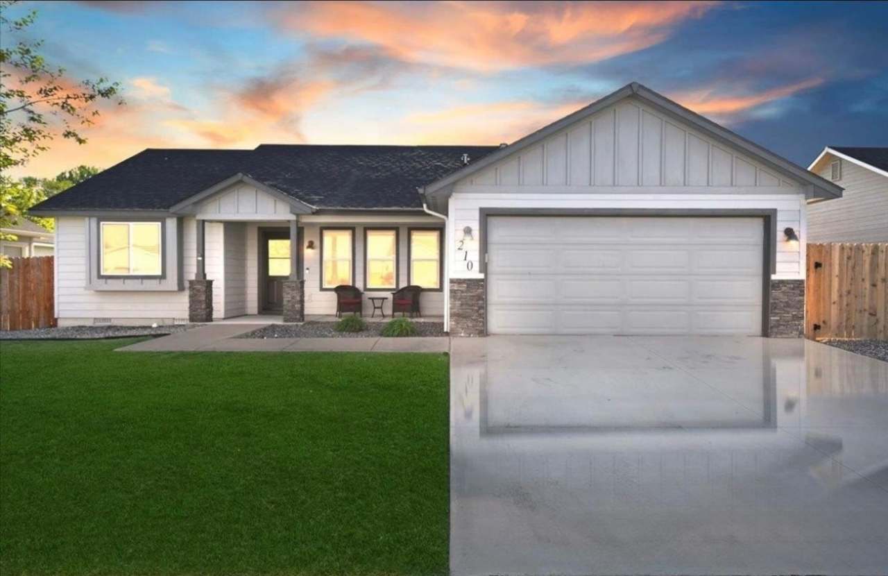 Beautiful Modern Home in a Nice Neighborhood