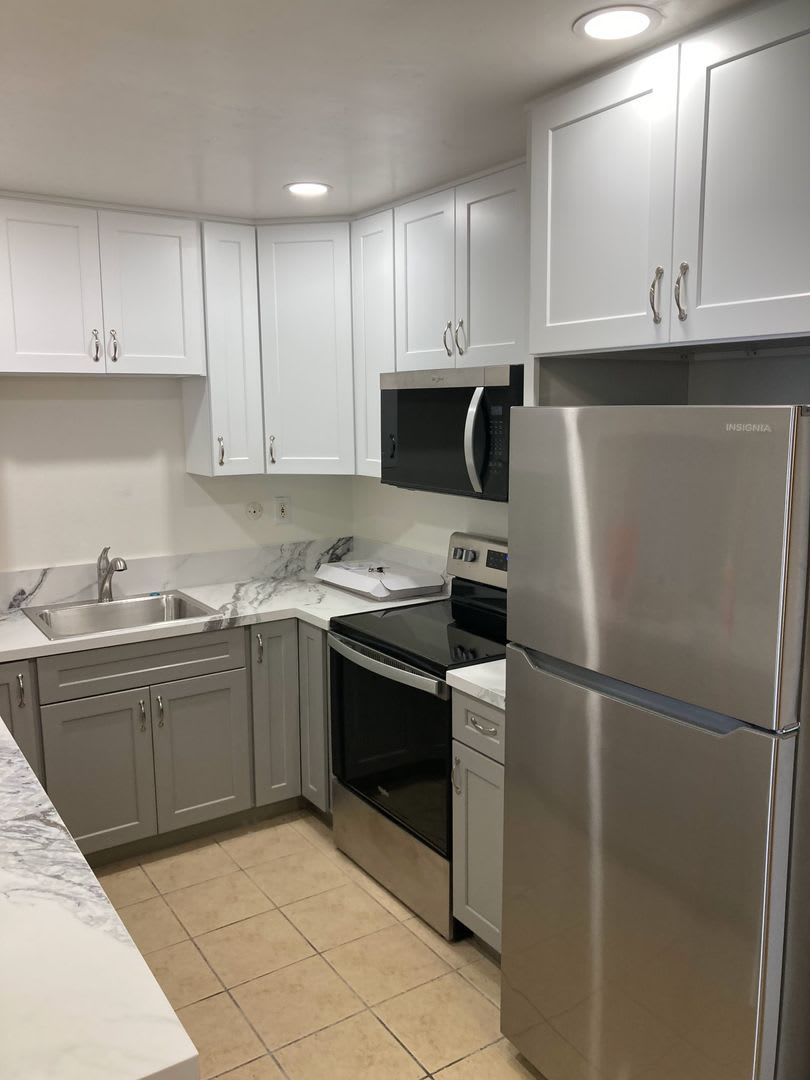 Available Now! 3 bed/ 2 bath condo