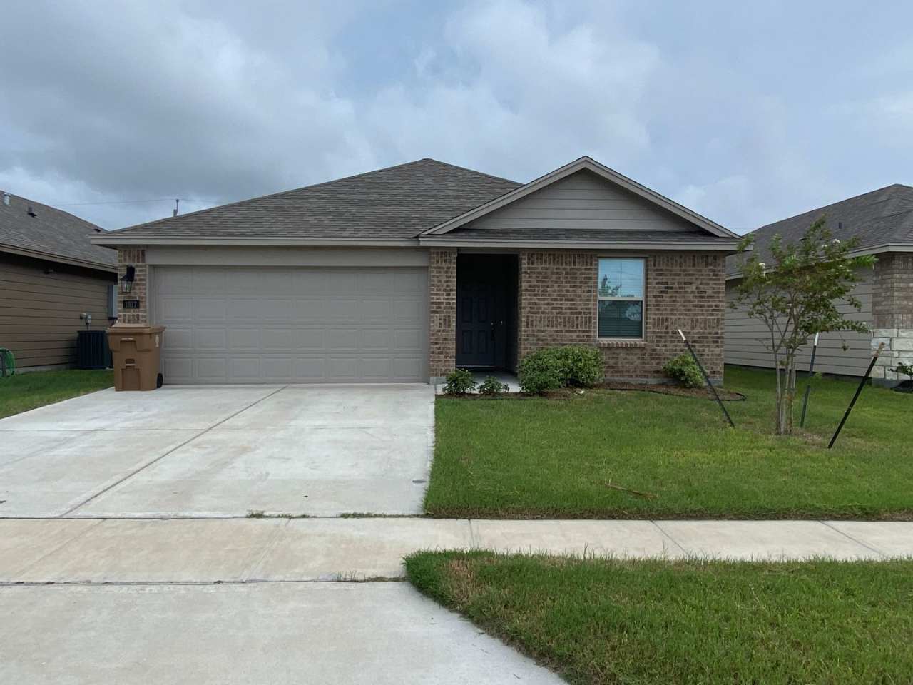 NEWER 4 BDRM HOME IN FLOUR BLUFF ISD!