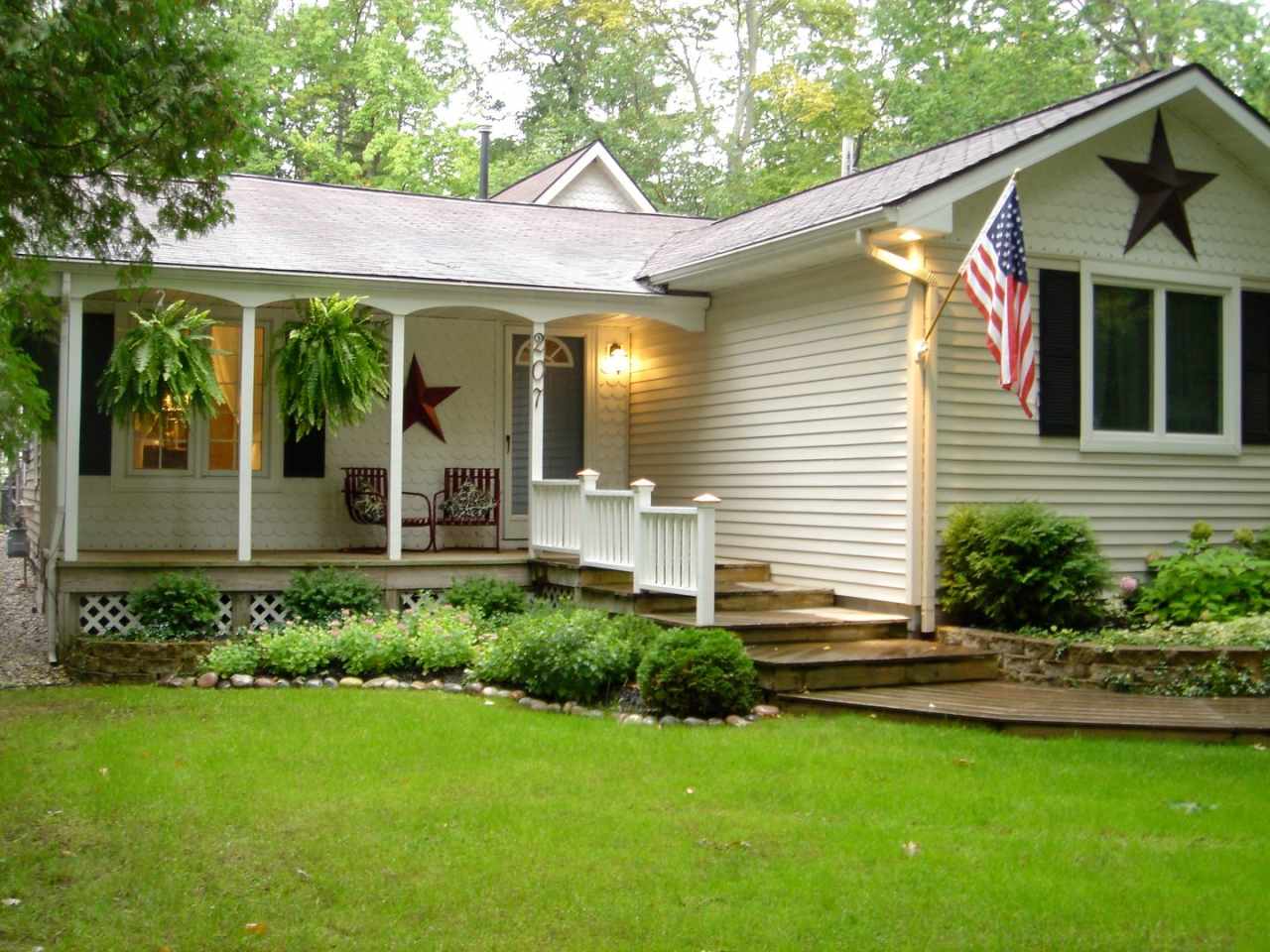 Home on East Bay – Impeccably Furnished Off-Season Retreat