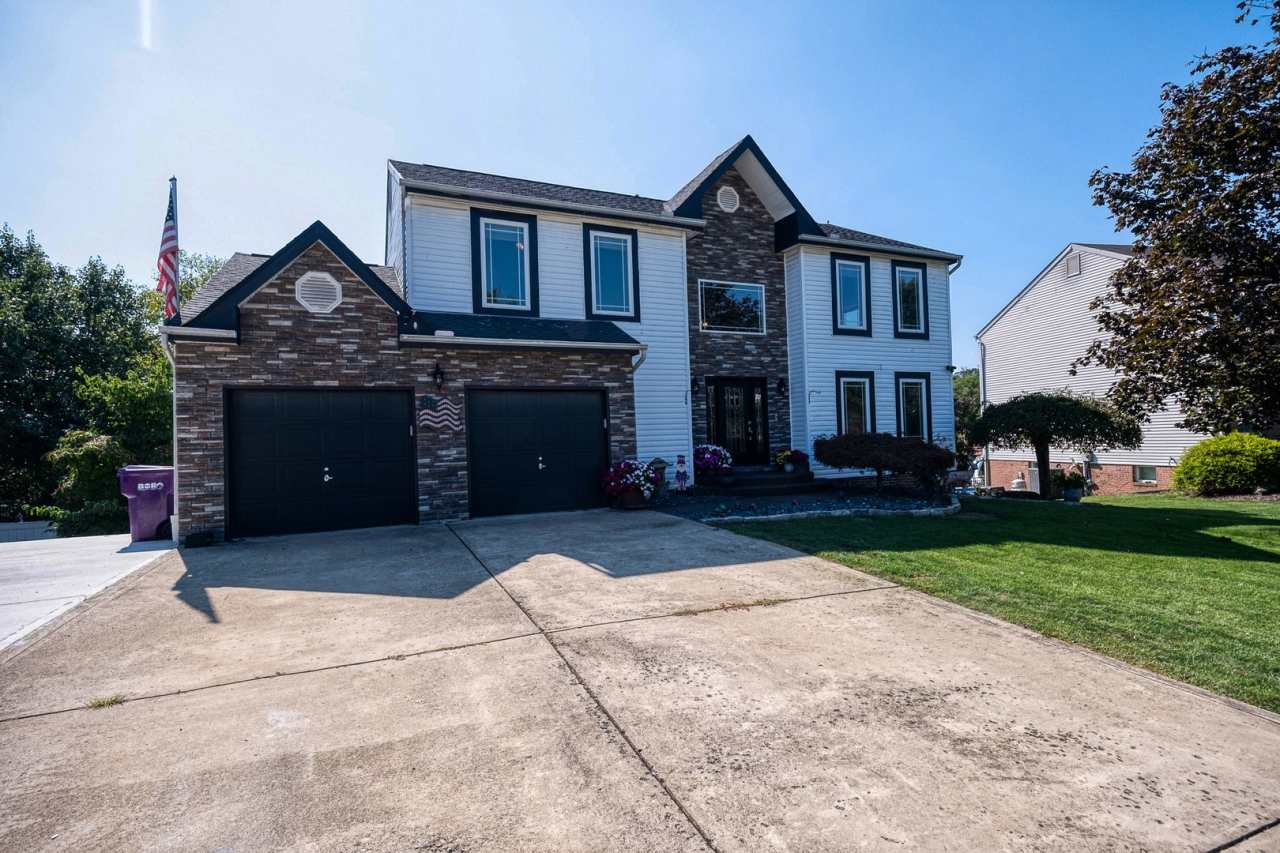 Take advantage of all of the amenities this home has to offer as you enjoy the US OPEN