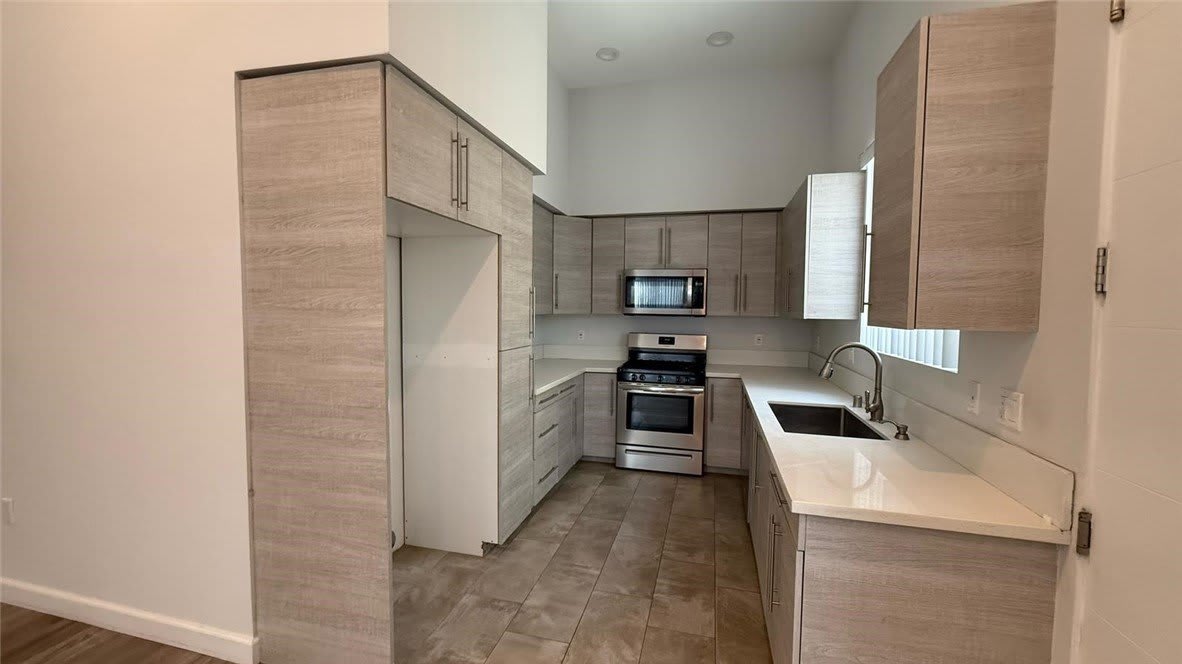 1354 W 9th Street
