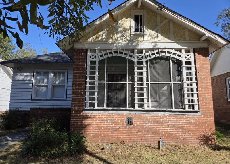 1182 Brentwood Avenue