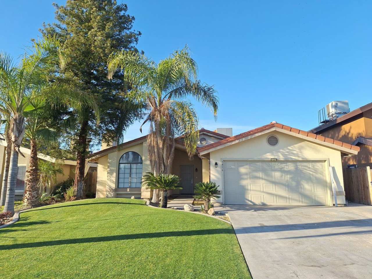 Beautiful 3 Bedroom House with Pool!