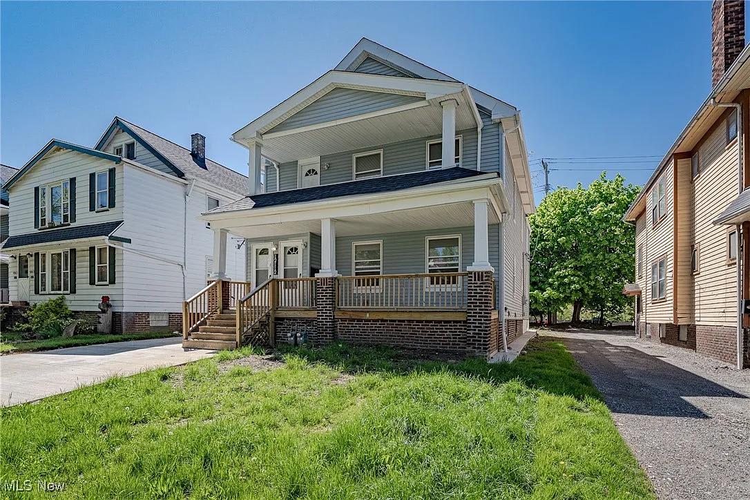 12112 Buckingham Ave