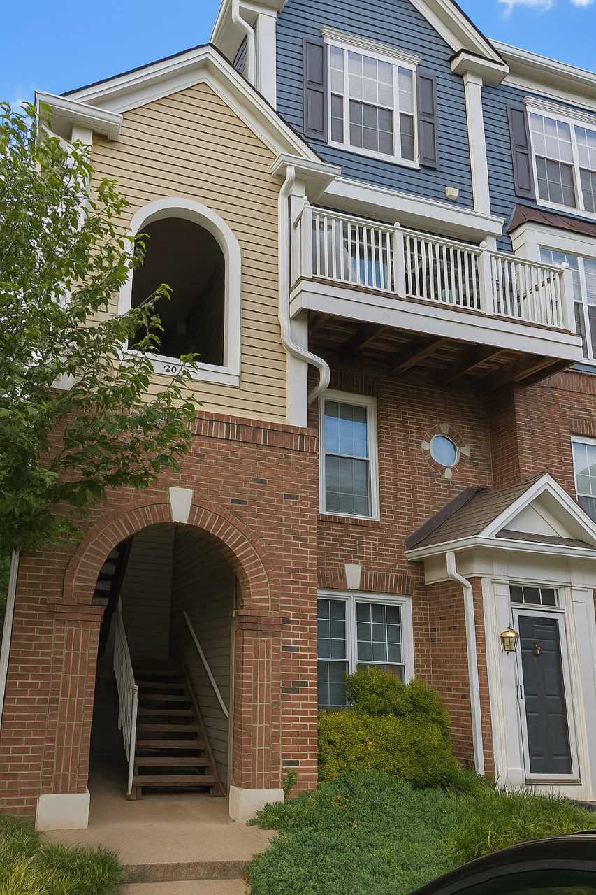 7024 Metropolitan Pl # 302