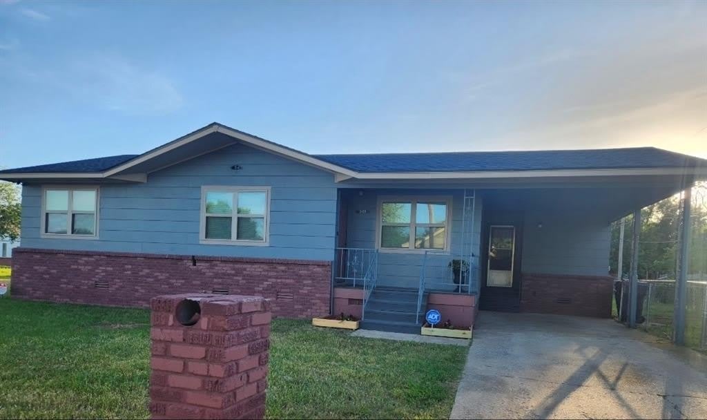 2421 N Prospect Avenue