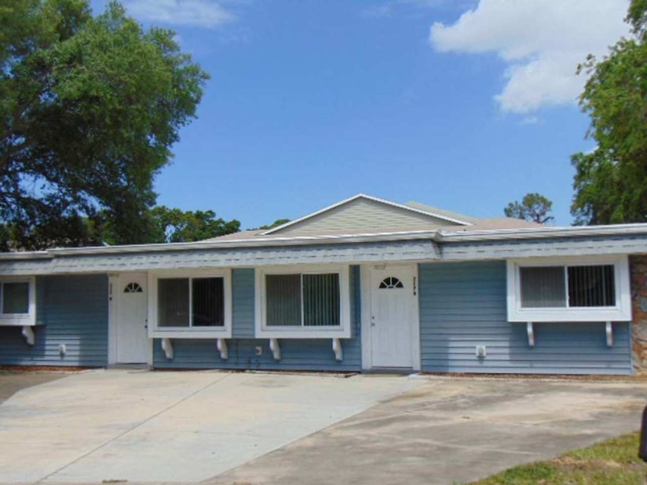 2 BR/1BA Victoria Park Duplex, Bright  Open Floor Plan in Largo, FL