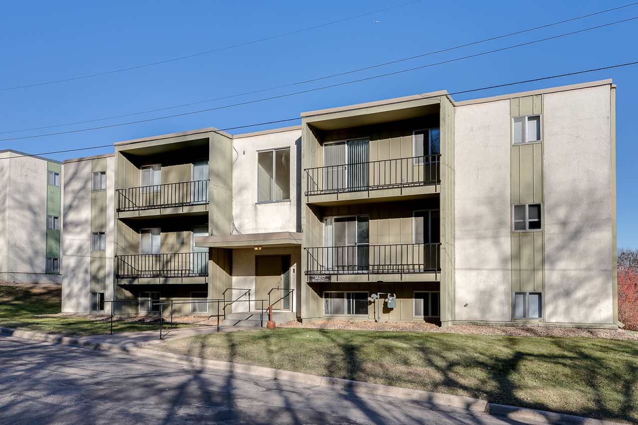 920 Summit Avenue - 102