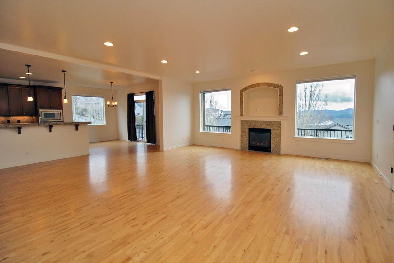 Gorgeous  Spacious 5+ Bedroom Happy Valley Home with Fantastic Views!