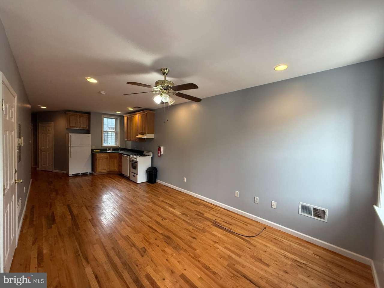 1543 W THOMPSON STREET