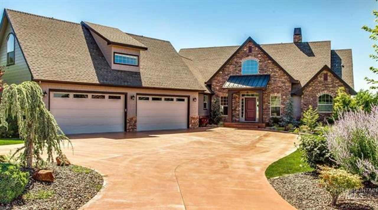 Exquisite home on acreage in Star