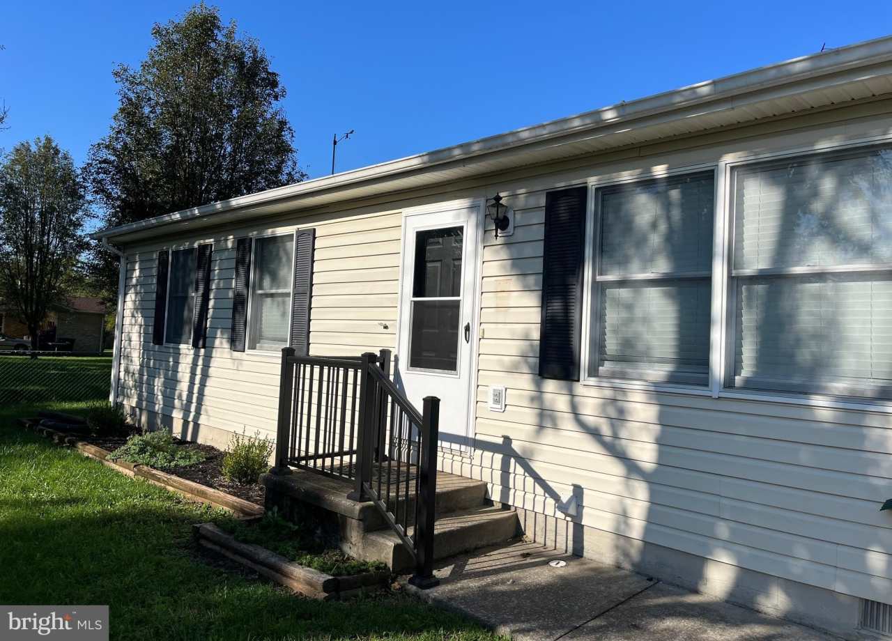 162 S MARSHALL Street