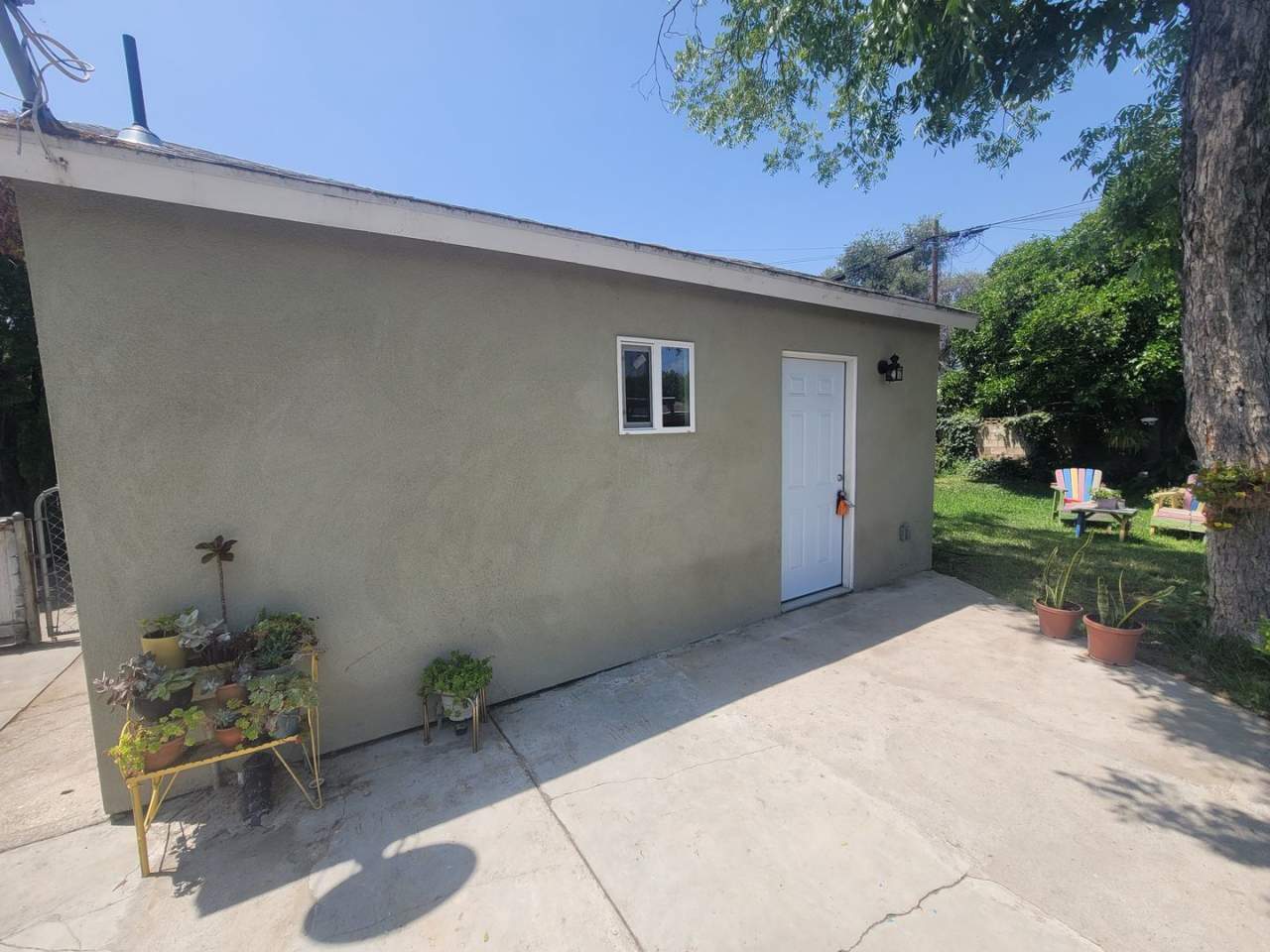 Single-Story 1-Bedroom Back House in Redlands!