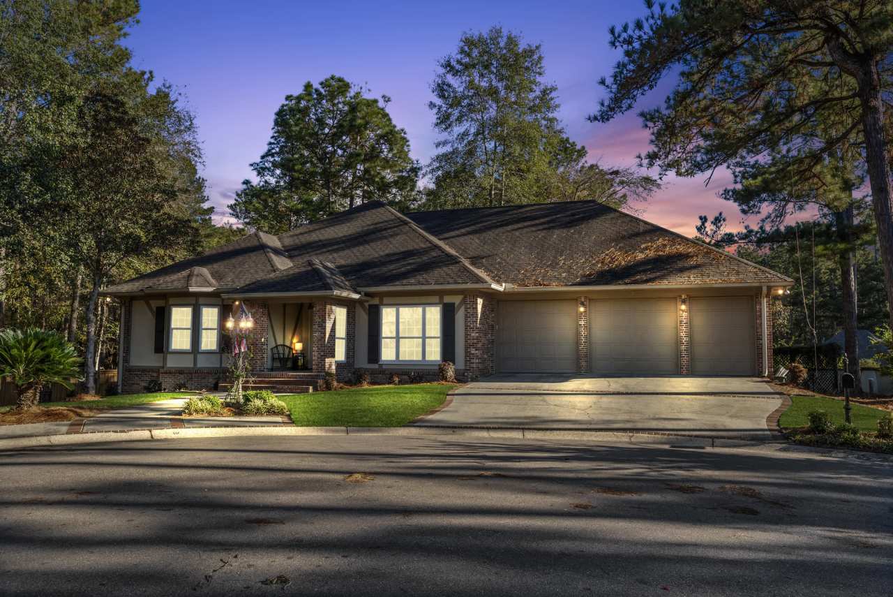 27 Classic Woods Dr