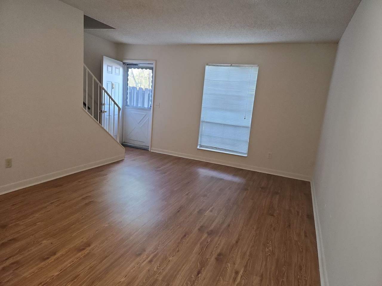 Spacious 1 Bedroom, 1.5 Bath Townhouse – Minutes from Nashville