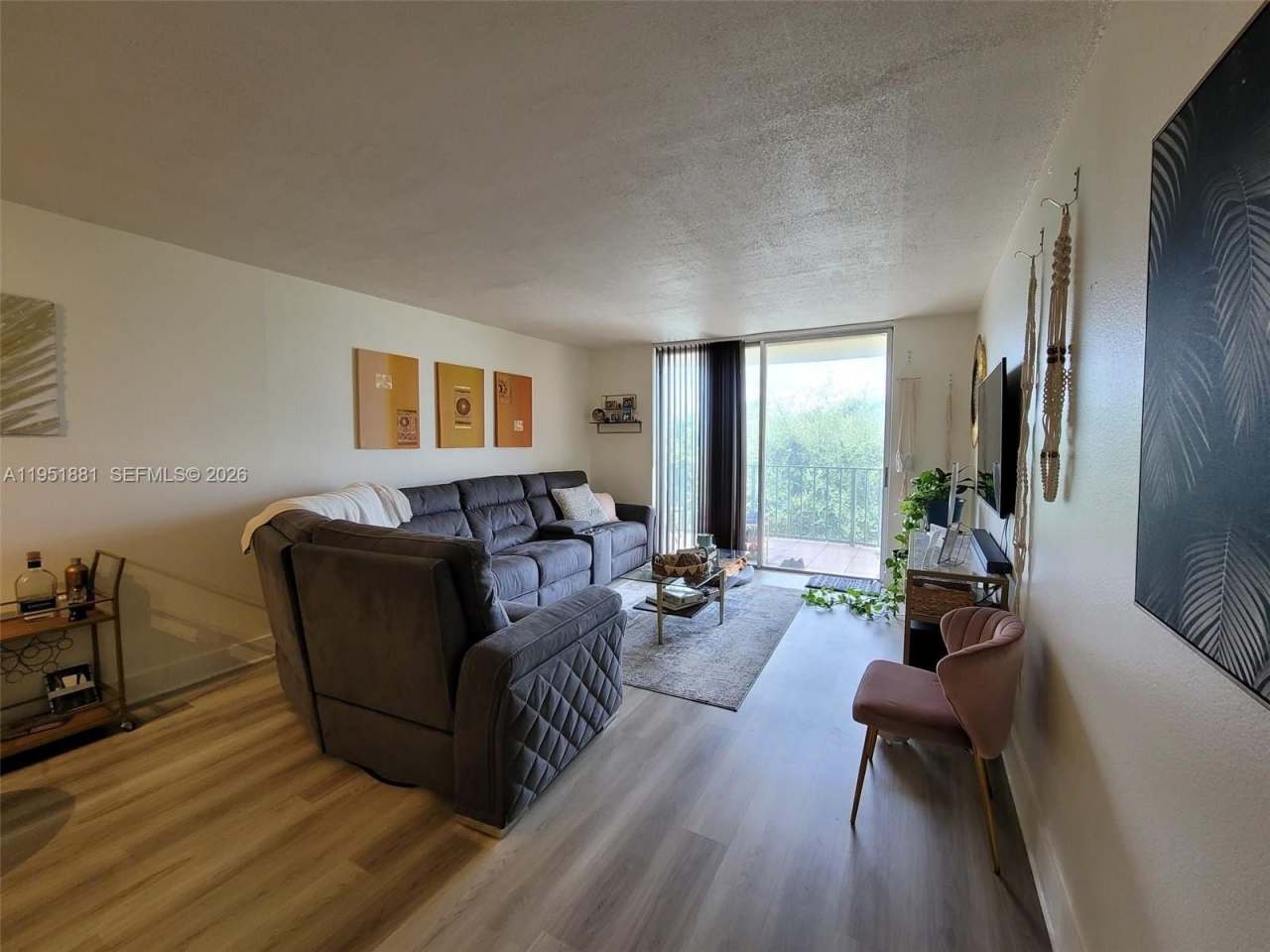 9320 Fontainebleau Blvd