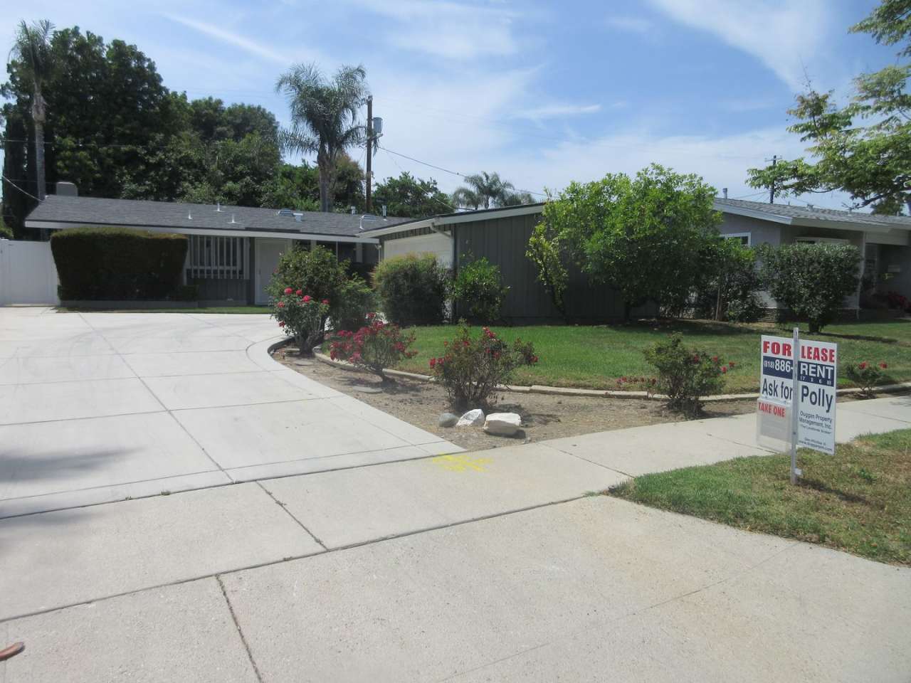 Book your appointment today for this cozy 3 BR, 1.75 BA +2 Car Garage-Winnetka Home