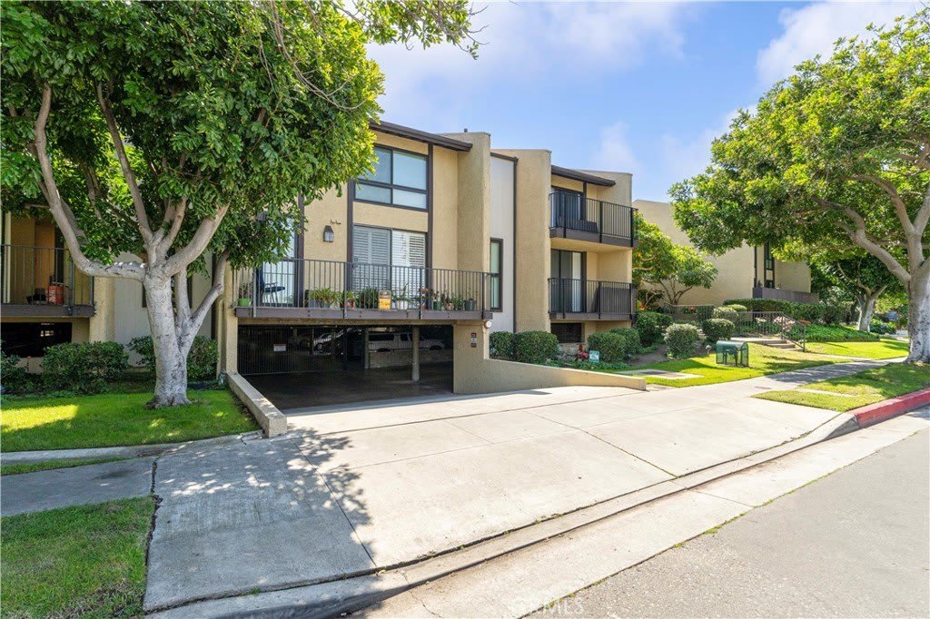 3520 Maricopa Street