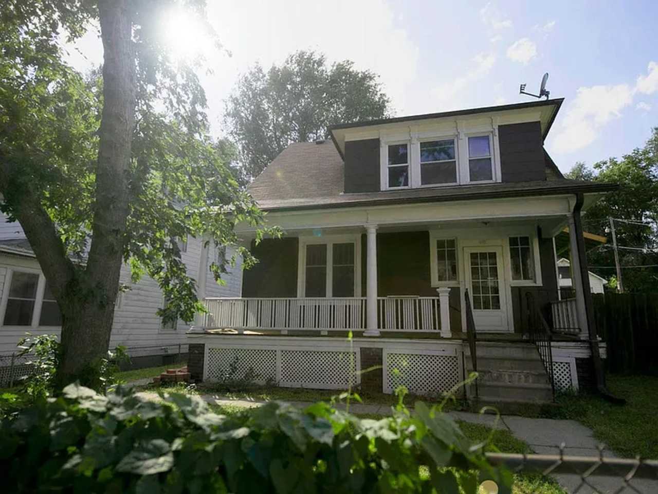 910 S 25th St, Omaha, NE 68105