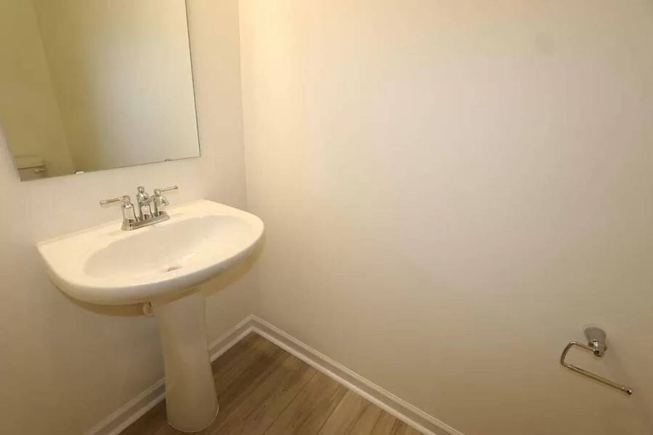 Room in 3 Bedroom Home at Maynard Hill Dr