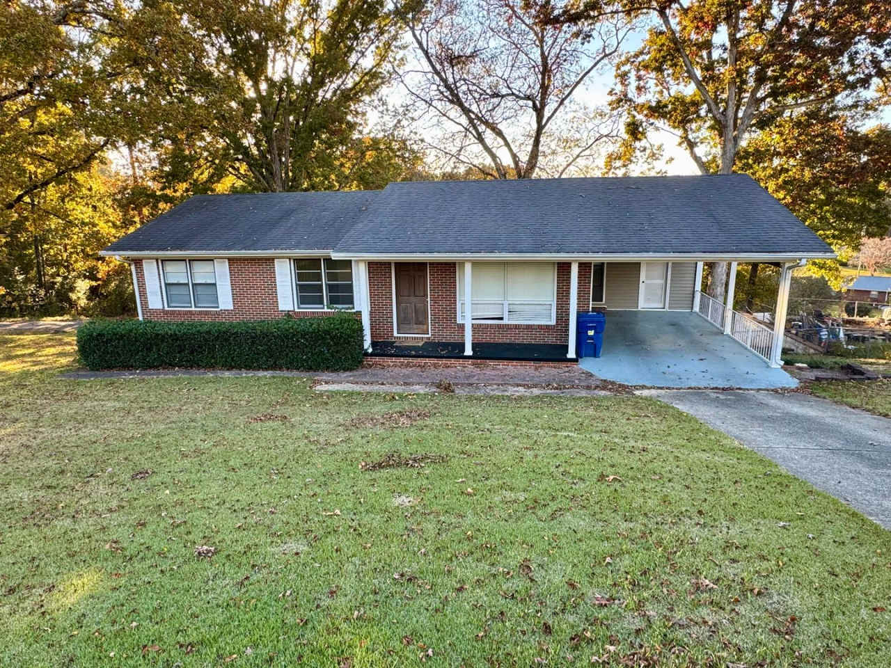 3 Bedroom Home in Saks!