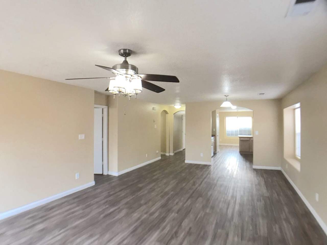 Ventana Ranch 3 bedroom. Brand new Flooring and Paint! Huge open living space.