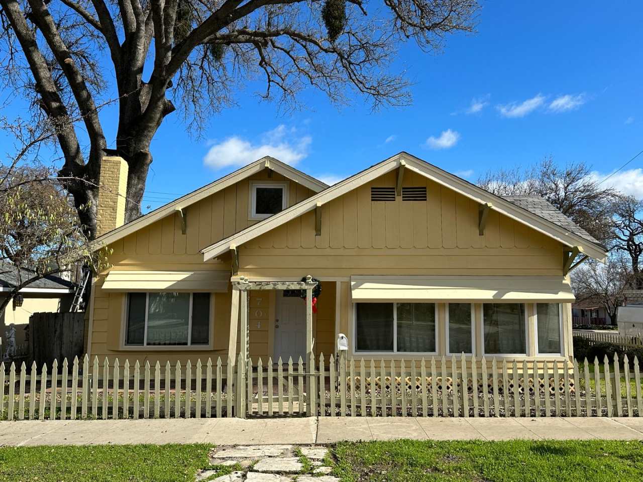 Newly Remodeled DOWNTOWN PASO Single Family 3 Bedroom 1.5 Bathroom Home Available 04/15/2025