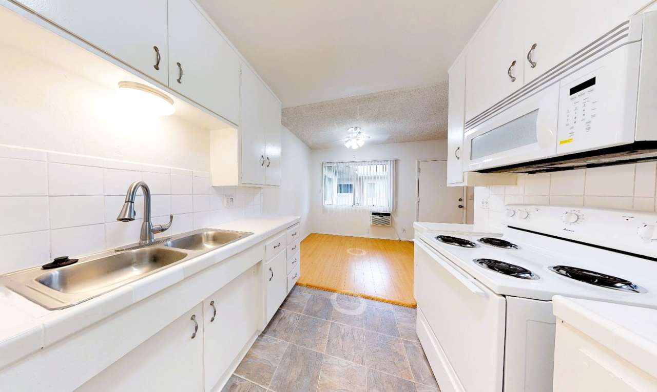 7253–7257 Variel Ave.