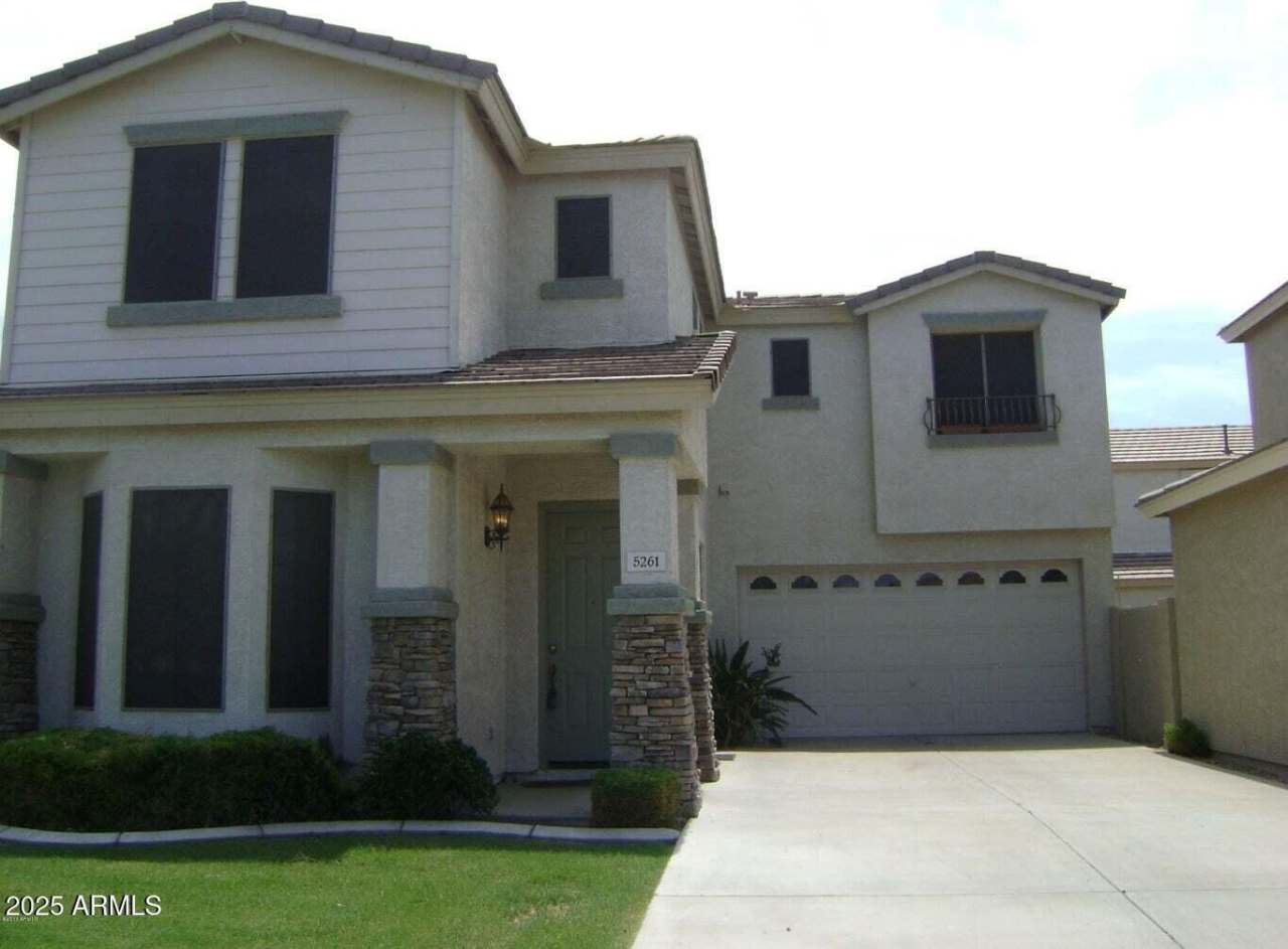 5261 E HILTON Avenue