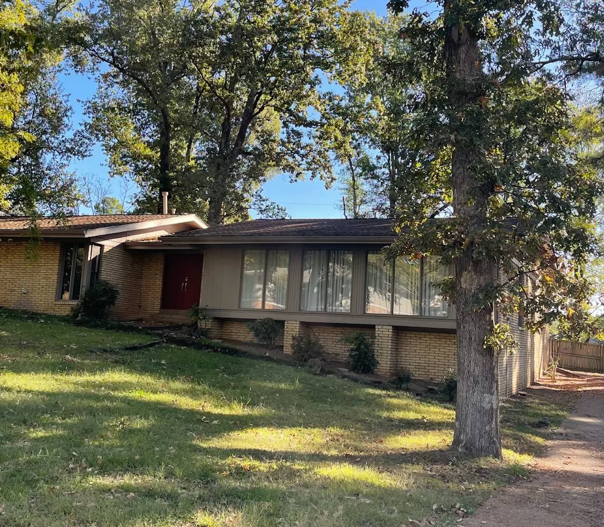 Wonderful 4 bed 3 bath home in East Memphis