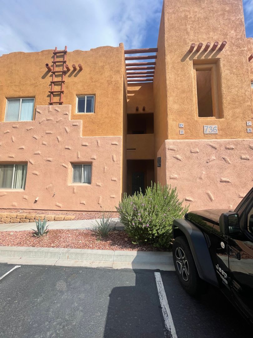 Enchantment Upper-Level Condo 2-bedroom 2-bathroom. Available 4/15/25