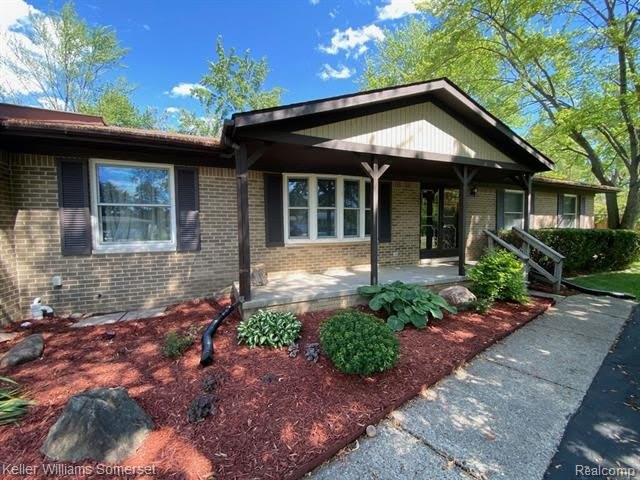 24694 CREEKSIDE Drive