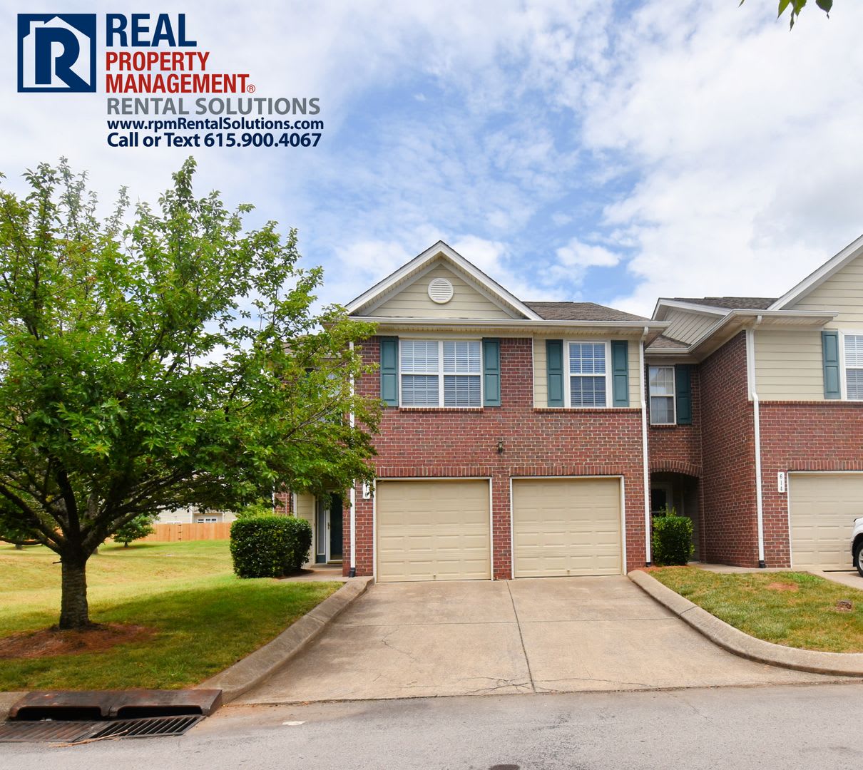 Wonderful End Unit 3 bd Townhome with LOFT! Community swimming pool!!!