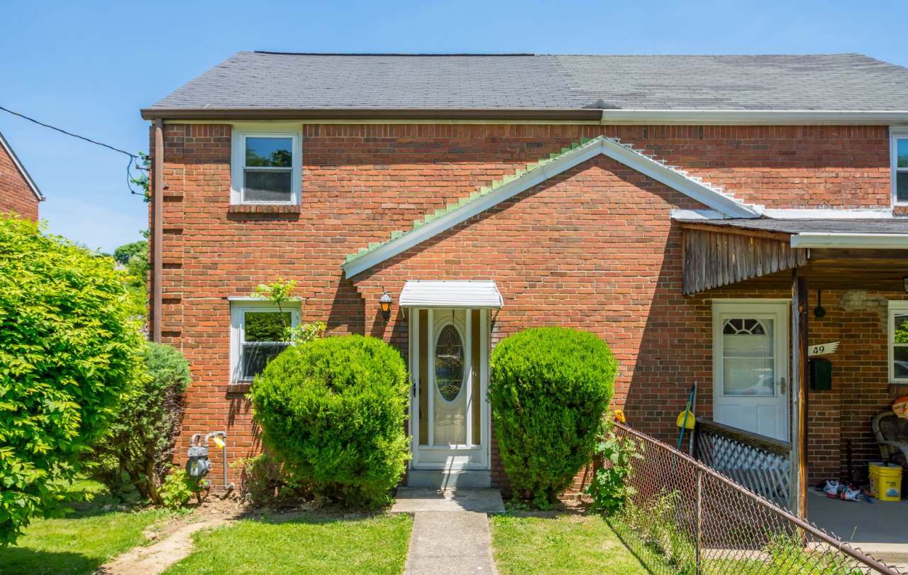 AVAILABLE NOW! RENOVATED 2-BEDROOM IN BEECHVIEW!