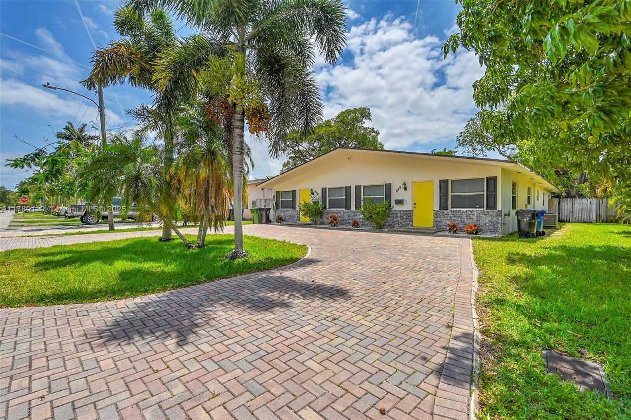 810 Southwest 12th Court