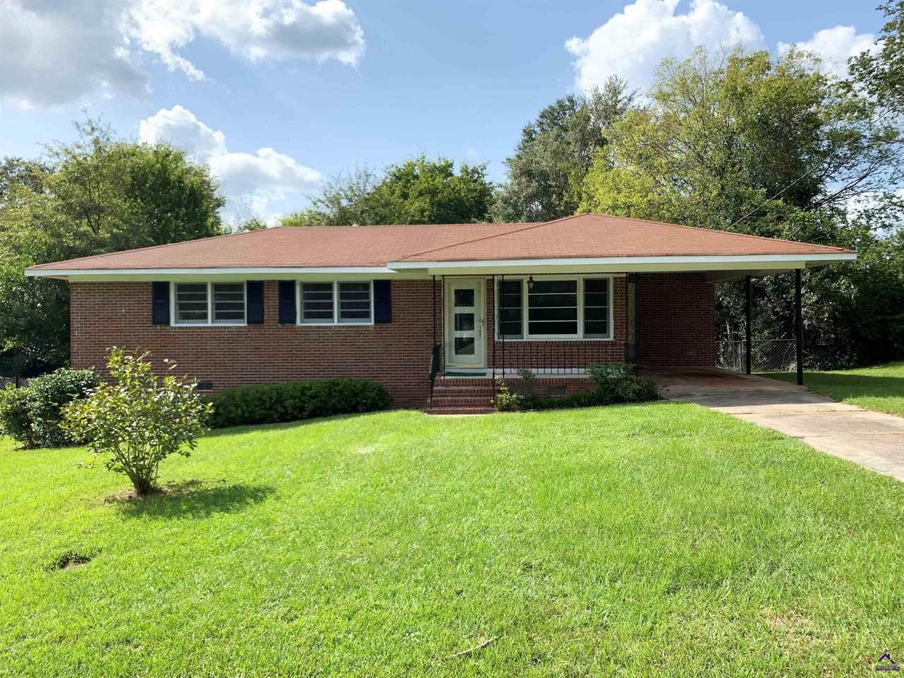 3240 Commordore Drive