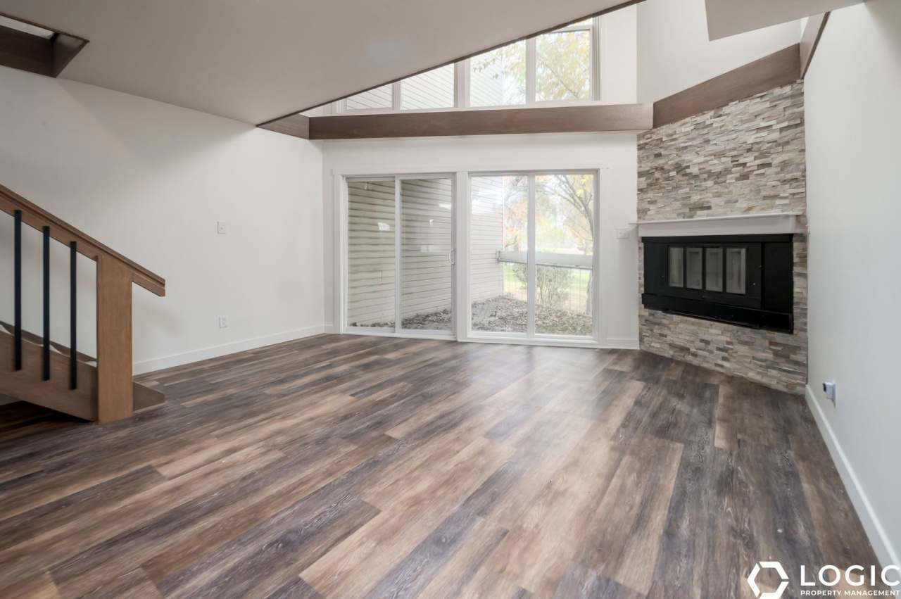 Stunning Townhome in Amazing Location!!