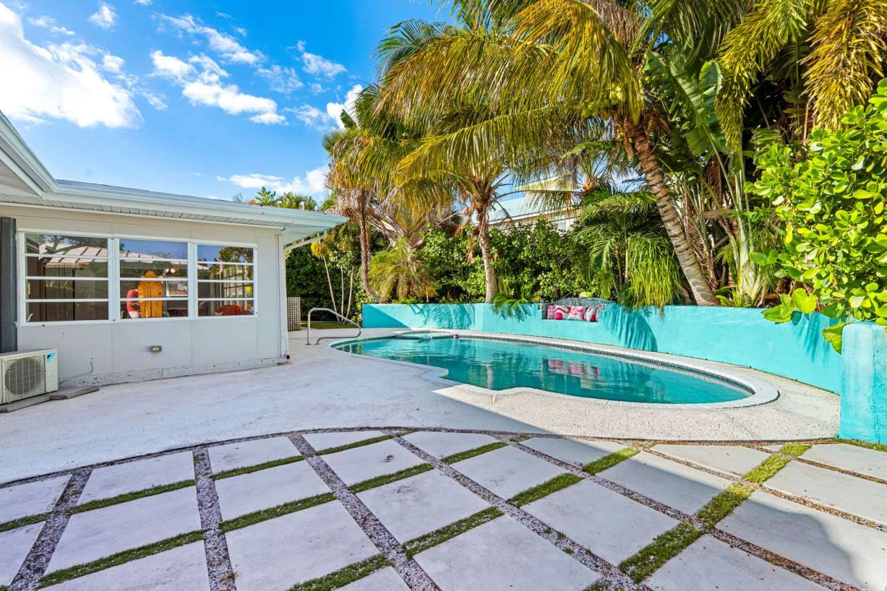 Single Family home on quiet street steps from the Intracoastal and Dining