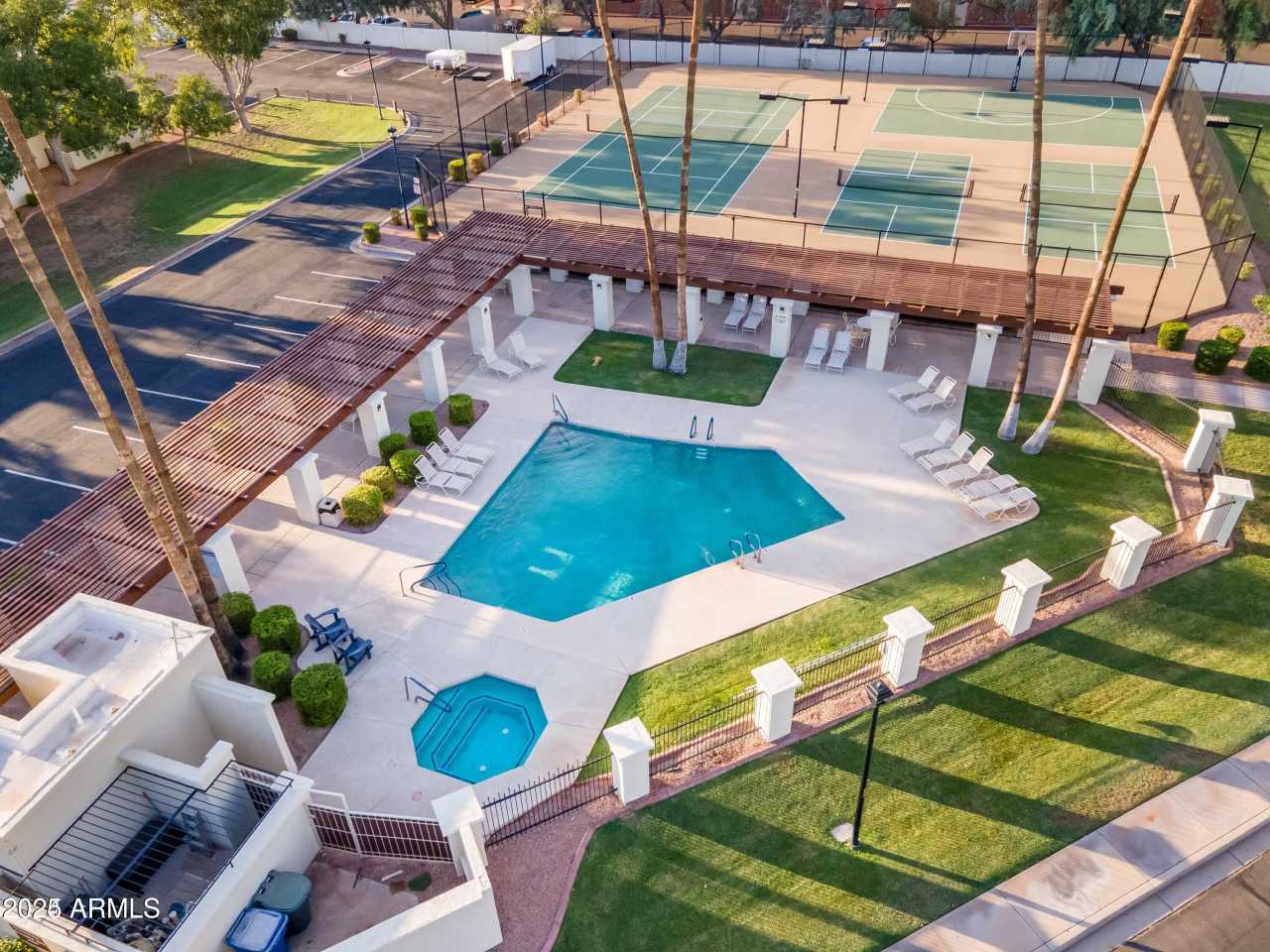 1860 E SUNBURST Lane