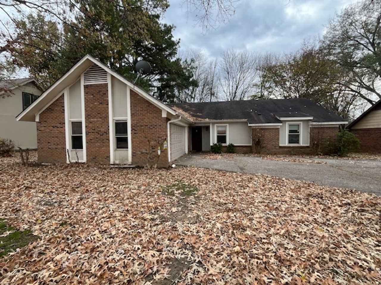 Renovated 3 Bedroom 2 Bath Home with 2 Car Garage for Rent!!