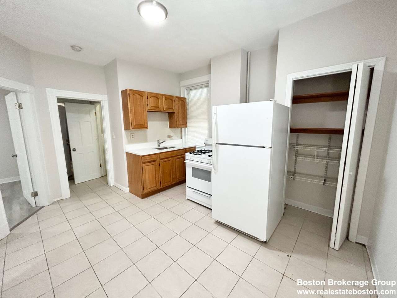 Spacious 2 Bedroom Right In East Boston