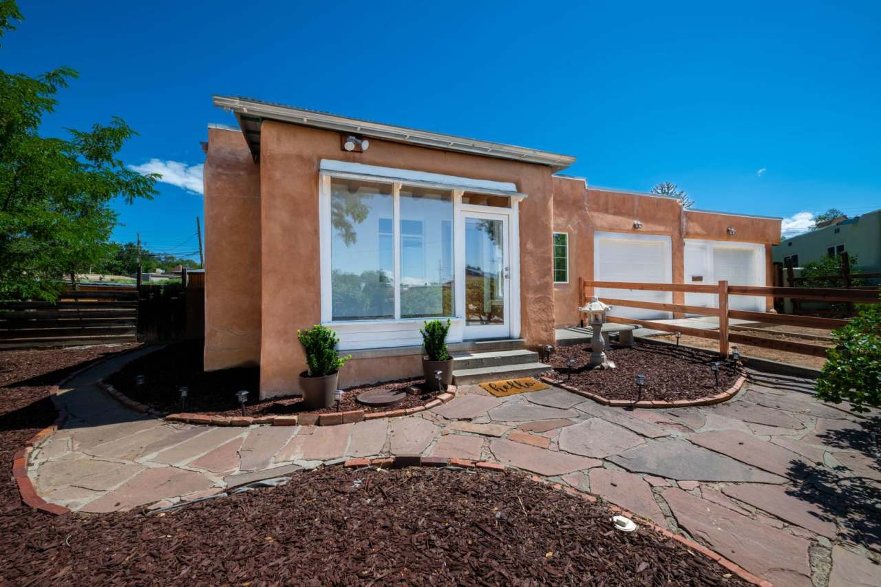 1 MO. FREE RENT! Charming Midtown Santa Fe Home