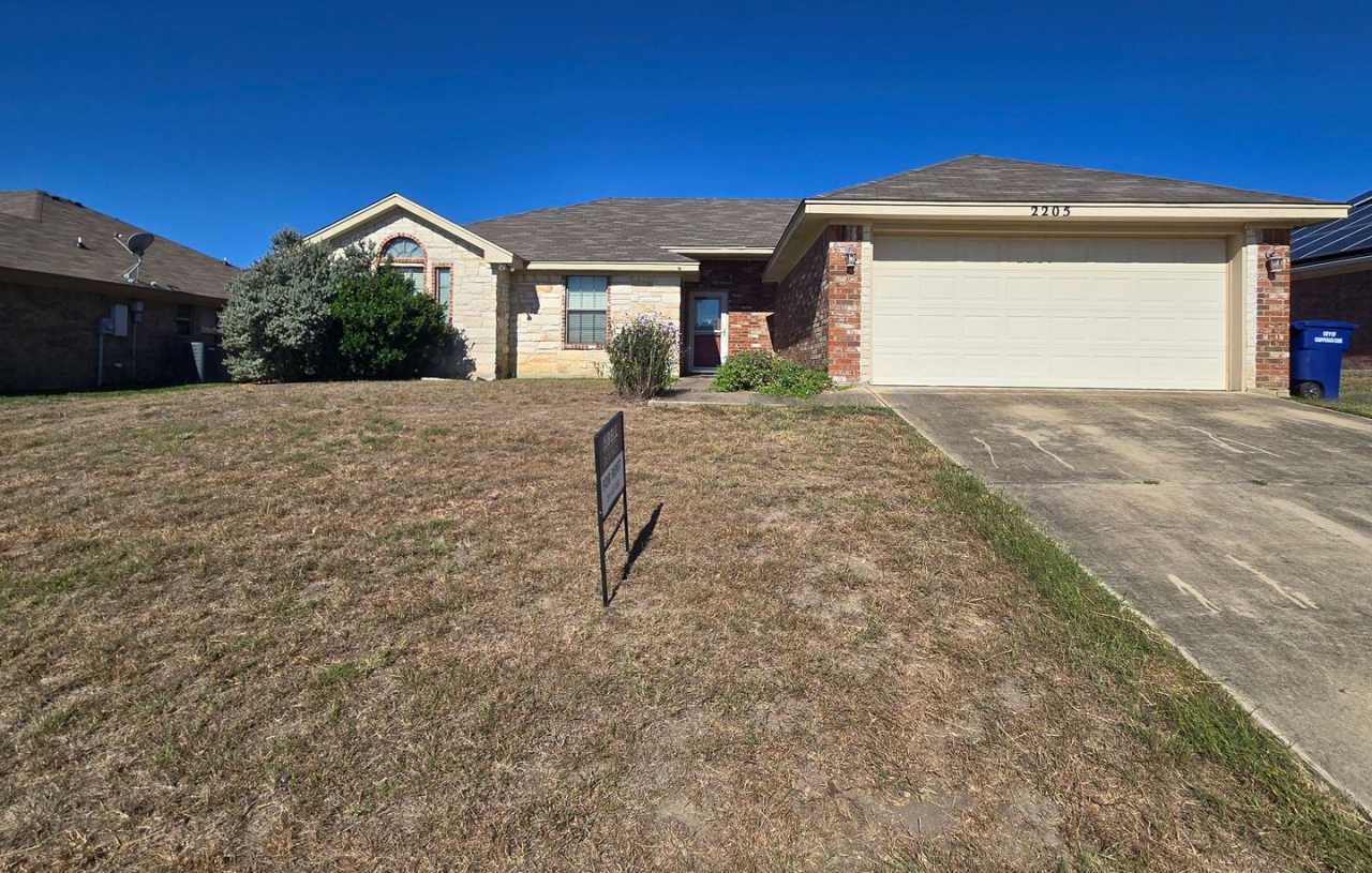 $500 OFF OF 1ST FULL MONTH OF RENT- AVAILABLE NOW!