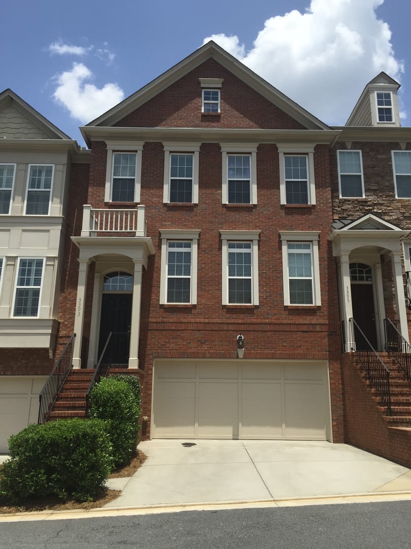 Wonderful 3 Bed 3.5 Bath Townhome in Vinings!