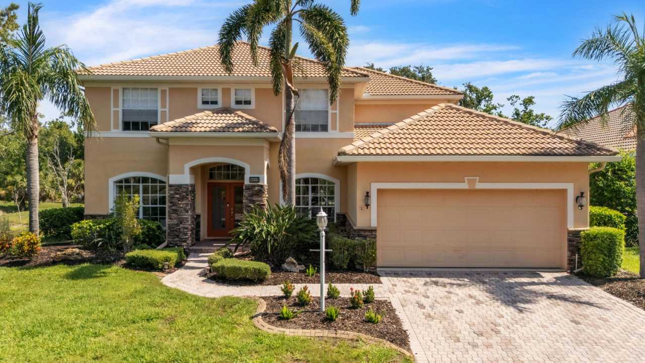 Stunning 5 bed Pool Home - Country Club